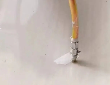 湖州瓷砖空鼓维修公司专业解答在瓷砖铺贴过程中，如果使用的砂料过粗（如全部使用了粗砂），可能会导致以下问题